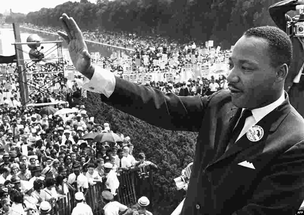 Мартин Лютер Кинг ҳангоми эълом паёми худ &quot;Ман орзуе дорам...&quot;