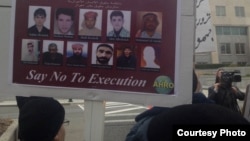 اعتراض سال پیش در آمریکا به صدور حکم اعدام برای گروهی از شهروندان عرب ایرانی که هاشم شعبانی (عکس دومی از چپ) و هادی راشدی (سومی از چپ) در میان آنها هستند