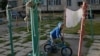 Нарушил самоизоляцию – остался без велосипеда. Что происходит в столице Кыргызстана? (видео)