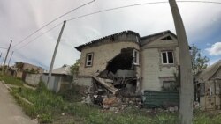 Зруйнований будинок у віддаленому районі Донецька