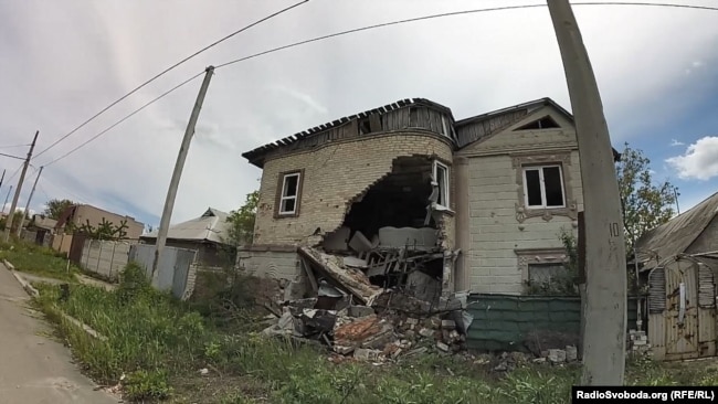 Разрушенный дом в отдаленном районе Донецка