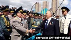 Нурсултан Назарбаєв незмінно керує Казахстаном іще з радянських часів, із 1989 року, як авторитарний лідер