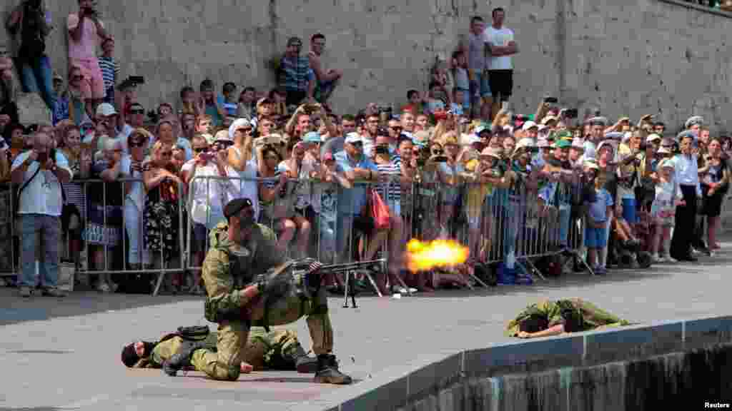 Російські морські піхотинці під час святкування Дня військово-морського флоту в Севастополі, 31 липня 2016 року