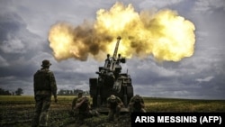 Украинские военнослужащие ведут огонь из французской 155 мм САУ Caesar по позициям российских военных. Донецкая область, Украина, 15 июня 2022 года