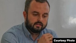 "Oni koji su dobili vlast sve su to pretvorili u lične afinitete, ličnu borbu za vlast, zanemarujući opšti boljitak“, ističe Bubonjić.