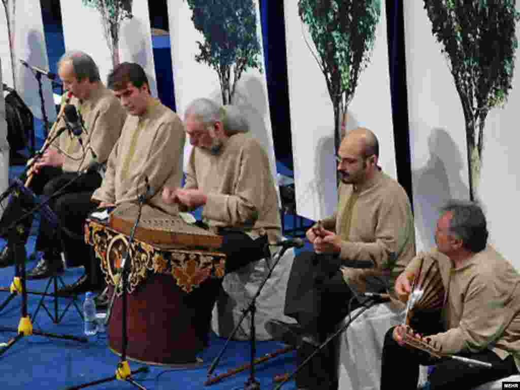 کنسرت بزرگ گروه عارف "ققنوس" به سرپرستی پرویز مشکاتیان