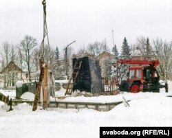 Знос помніка У. Леніну. Глуск. 1.03.2004