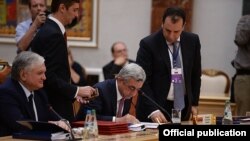 Belarus- Armenian President Serzh Sarkisian signs an accession treaty with the Eurasian Economic Union, Minsk, 10Oct2014.