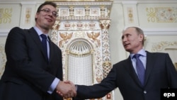 Nga takimi Putin - Vuçiq (majtas) në Moskë më 8 korrik 