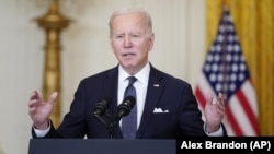 Joe Biden az ukrajnai helyzetről nyilatkozik a washingtoni Fehér Házban 2022. február 15-én