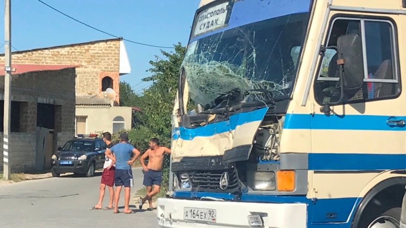 В Белогорске пассажирский рейсовый автобус «Севастополь-Судак» попал в ДТП (+фото)