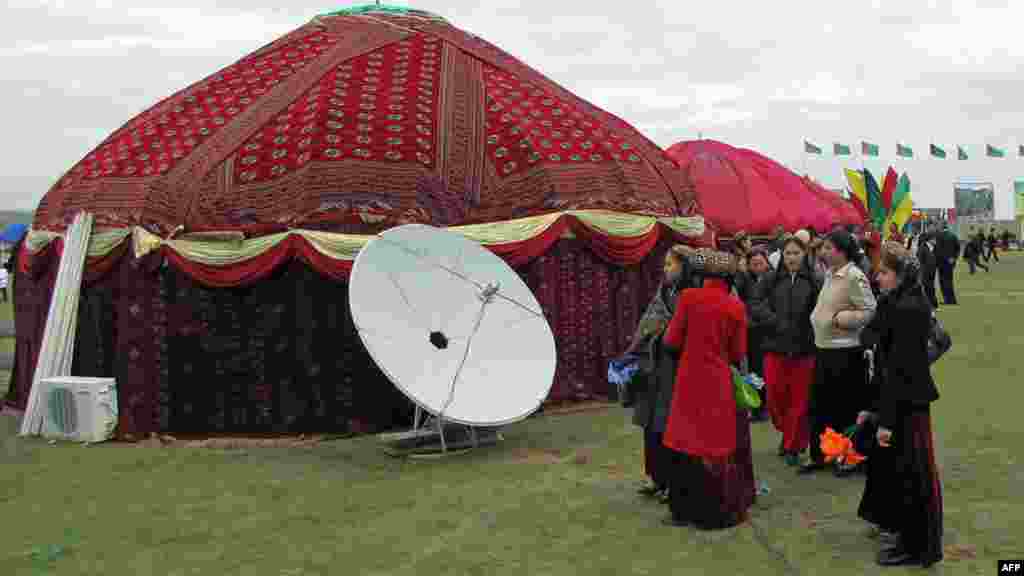 Türkmen öýüne hem hemra antennasy çekilipdir