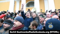 Михеил Саакашвили вышел из машины СБУ, 5 декабря 2017 года