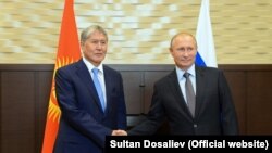 Алмазбек Атамбаев менен Владимир Путин.
