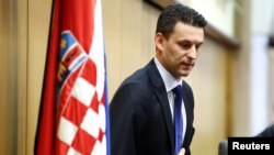 Bože Petrov dao ostavku i tvrdi da premijer Plenković nema većinu u Saboru, dakle ni legitimitet za vođenje Vlade