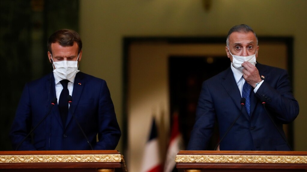 امانوئل مکرون، رئیس‌جمهوری فرانسه (چپ) و مصطفی الکاظمی، نخست‌وزیر عراق. ۱۲ شهریور