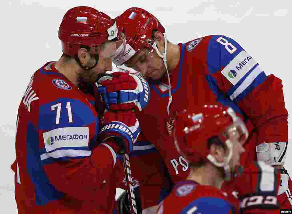 Russia's Ilya Kovalchuk (left) and Aleksandr Ovechkin react after their devastating 8-3 loss to Team USA in their 2013 IIHF Ice Hockey World Championship quarterfinal match in Helsinki. (Reuters/Grigory Dukor)