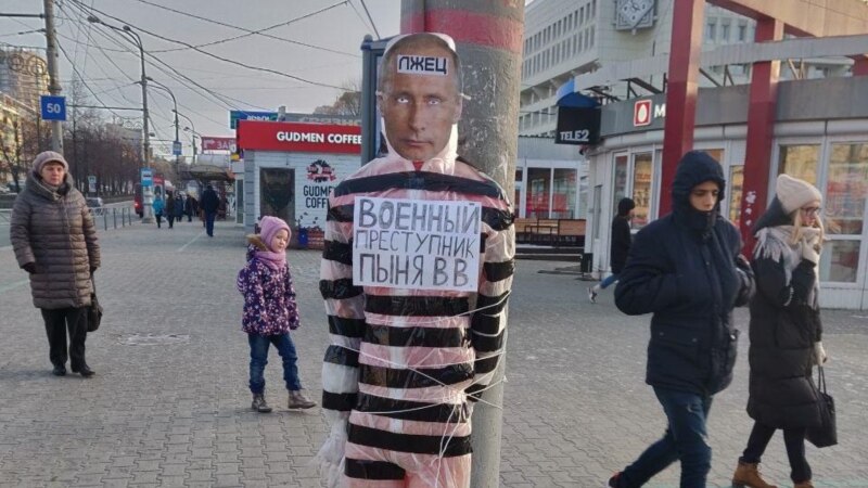 В Перми общественники требуют уволить преподавателей госуниверситета, подготовивших экспертизу по делу "куклы Путина"
