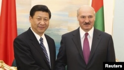 Chinese Vice President Xi Jinping (left) and Belarus President Alyaksandr Lukashenka met for talks in Minsk on March 24.