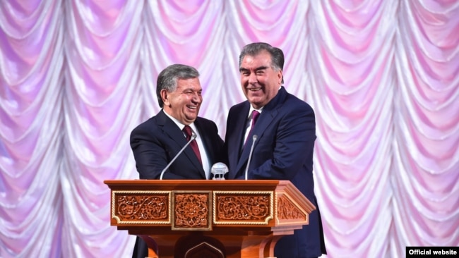 Эмомали Рахмон и Шавкат Мирзияев. Душанбе, 9 марта 2018 года.