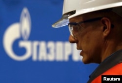 "Газпром" компаниясының "Южный поток" құбырының жұмысшысы. Ресей, 15 сәуір 2014 жыл.