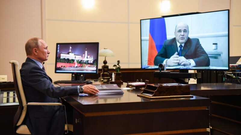 «Чтобы граждане не знали, сколько всего у них Путиных». Рунет – о копии кабинета президента России