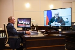 Владимир Путин проводит совещание с премьером Михаилом Мишустиным в дистанционном формате