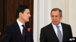 Miniştrii de externe David Miliband şi Serghei Lavrov