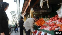 قیمت سبزی های تازه از خيار و سيب زمينی گرفته تا گوجه و پياز در یکسال گذشته حدود ۷۹ درصد افزایش یافته است.