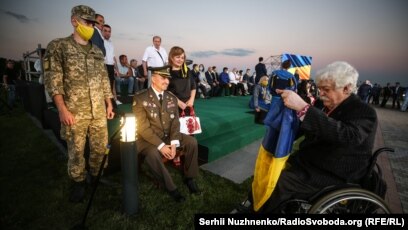 Dzhamala Veterani Ta Batkivshina Mati Yak U Kiyevi Pidijmali Golovnij Prapor Ukrayini Fotogalereya