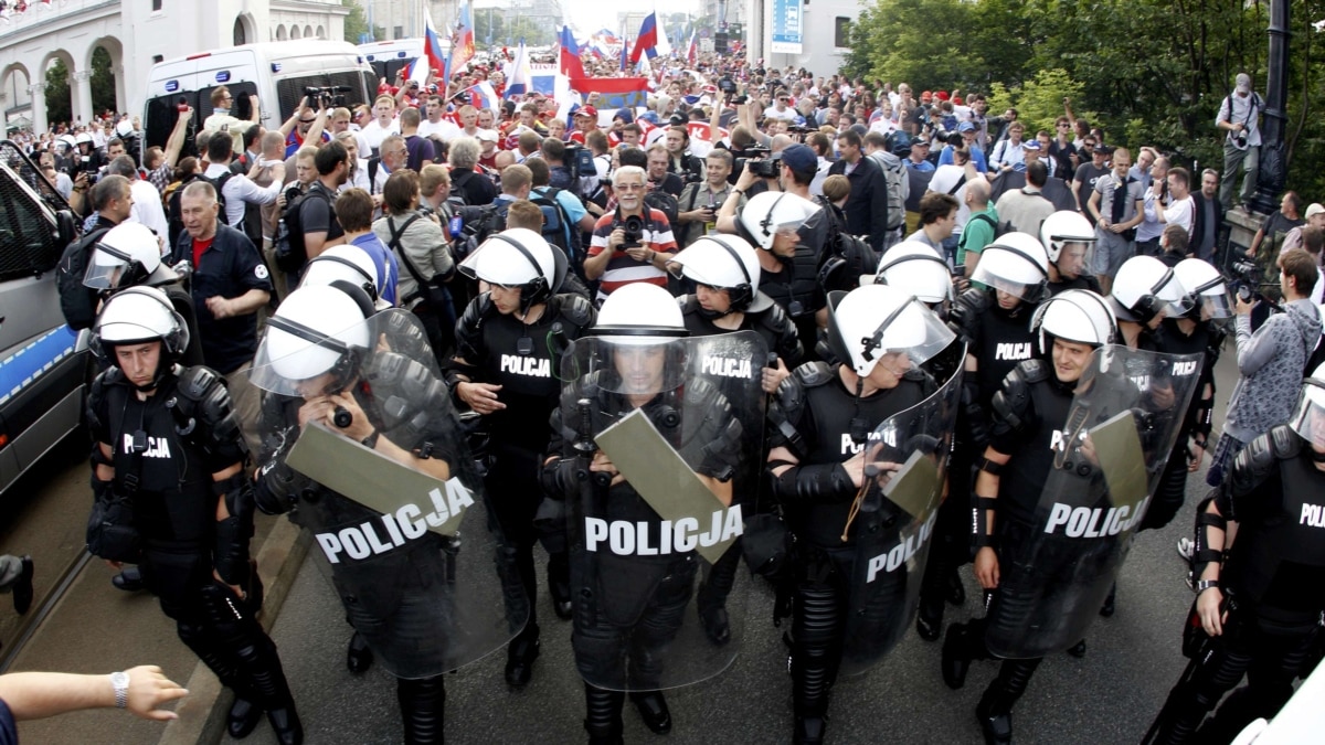 Hooligans Clash Before Poland-Russia Game