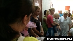 Очередь на прием к врачу в крымской детской поликлинике. Архивное фото