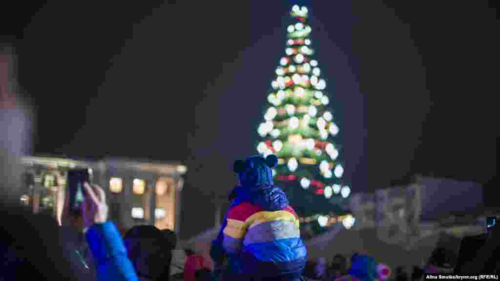 Открытие главной елки Крыма в Симферополе, 19 декабря 2016 года