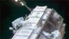 Космонавтам разрешат выбрасывать мусор за борт МКС