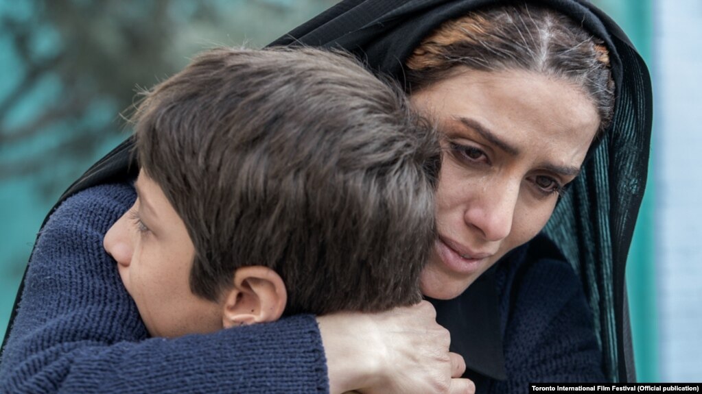 نمایی از فیلم «پسر-مادر» مهناز محمدی