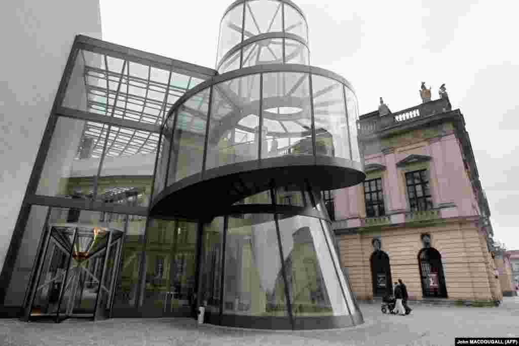 GERMANY - View taken 13 January 2005 showing the extension of the German Historical Museum in Berlin, designed by Chinese American architect Ieoh Ming Pei, and completed in 2003