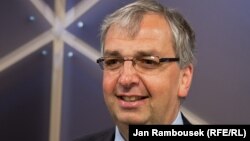 AIB's Simon Spanswick at RFE/RL in Prague, 10Aug2011