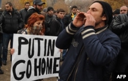 Активісти протестують у Єревані проти візиту президента Росії Володимира Путіна та членства Вірменії в Митному союзі. Єреван, 2 грудня 2013 року (ілюстраційне фото)