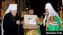 Митрополит Володимир (Сабодан) (л) і російський патріарх Кирило (п), Київ, 23 листопада 2010 року