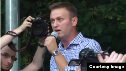 Оппозиционер Алексей Навальный на митинге в Сокольниках