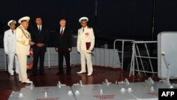 Vladimir Putin və İlham Əliyev Rusiya Xəzər Donanmasının Bakıda lövbər salan "Dağıstan" raket gəmisində. 2013