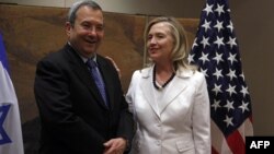 Израелскиот министер за одбрана Ехуд Барак на средба со американската државна секретарка Хилари Клинтон.