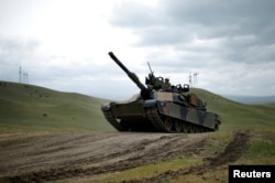 Американский танк «Абрамс» (M1A2 Abrams) во время военных маневров в Грузии. Май 2016 года