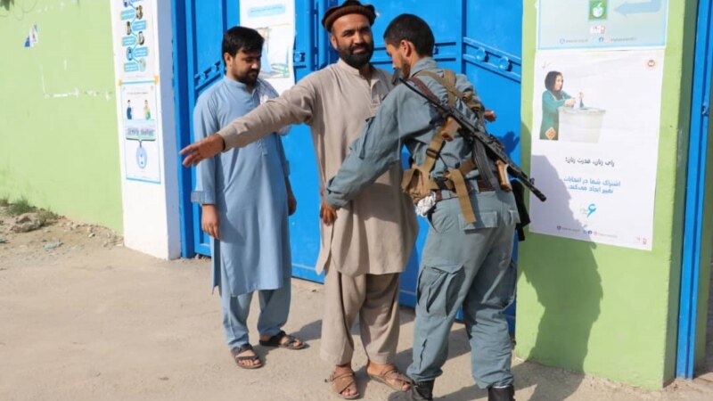 Бомба во џамија во која имало гласачко место во Авганистан