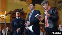 Azerbaijani military officer Ramil Safarov (center) testifies at his trial in Budapest in April 2006 to having hacked to death an Armenian soldier over an "insult."