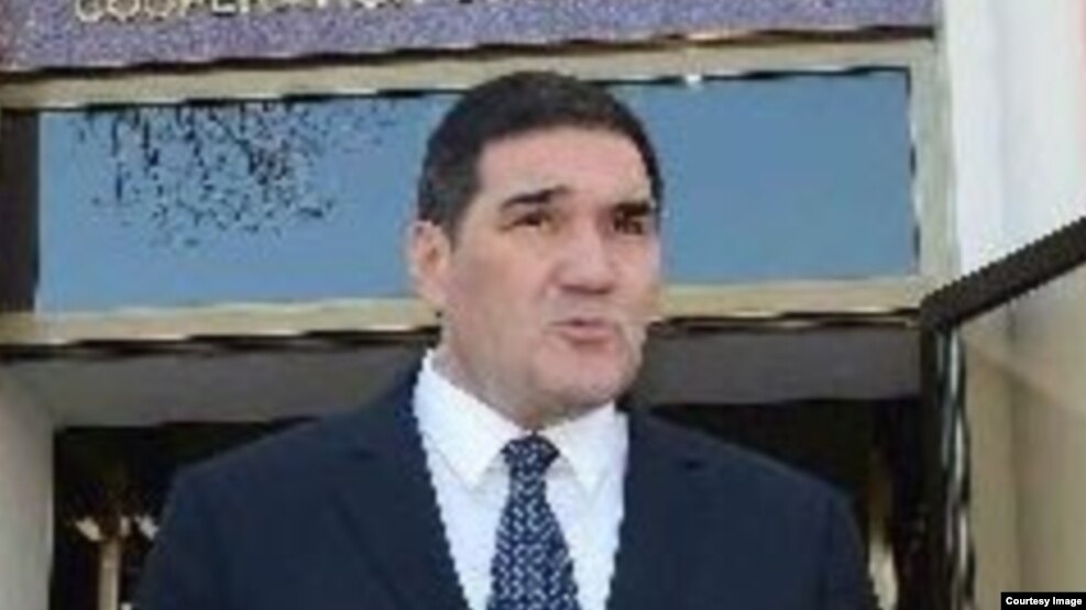 То, что человек на этом снимке действительно является первым заместителем председателя СНБ Узбекистана Шухратом Гулямовым, подтвердили непосредственно знакомые с ним источники «Озодлика».