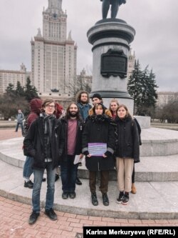 Женская забастовка у МГУ. Фото: Карина Меркурьева