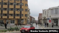 Prema preliminarnim rezultatima popisa u opštinama Preševo, Bujanovac i Medveđa na jugu Srbije danas živi 122.000 stanovnika, što je za 37.000 više nego na popisu iz 2002. godine kada ih je bilo nešto više od 85.000 (na fotografiji Preševo).