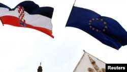 Zastave Hrvatske i Evropske unije u Zagrebu