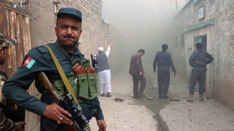 Најмалку шестмина загинати во бомбашки напад во Авганистан
